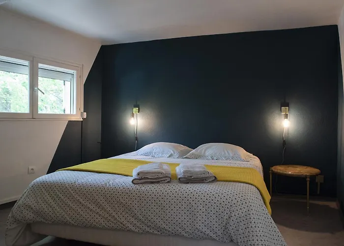 La Villa Plaisance - Maison Et Chambres D Hotes A Proximite De Chateaneuf-Du-Pape