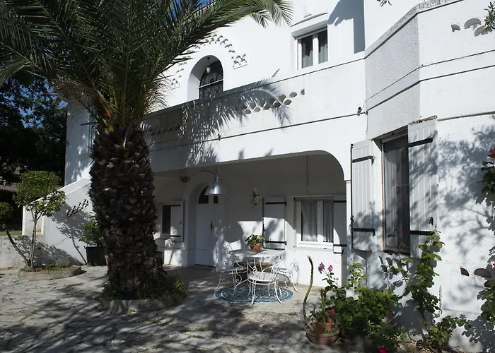 La Villa Plaisance - Maison Et Chambres D Hotes A Proximite De Chateaneuf-Du-Pape